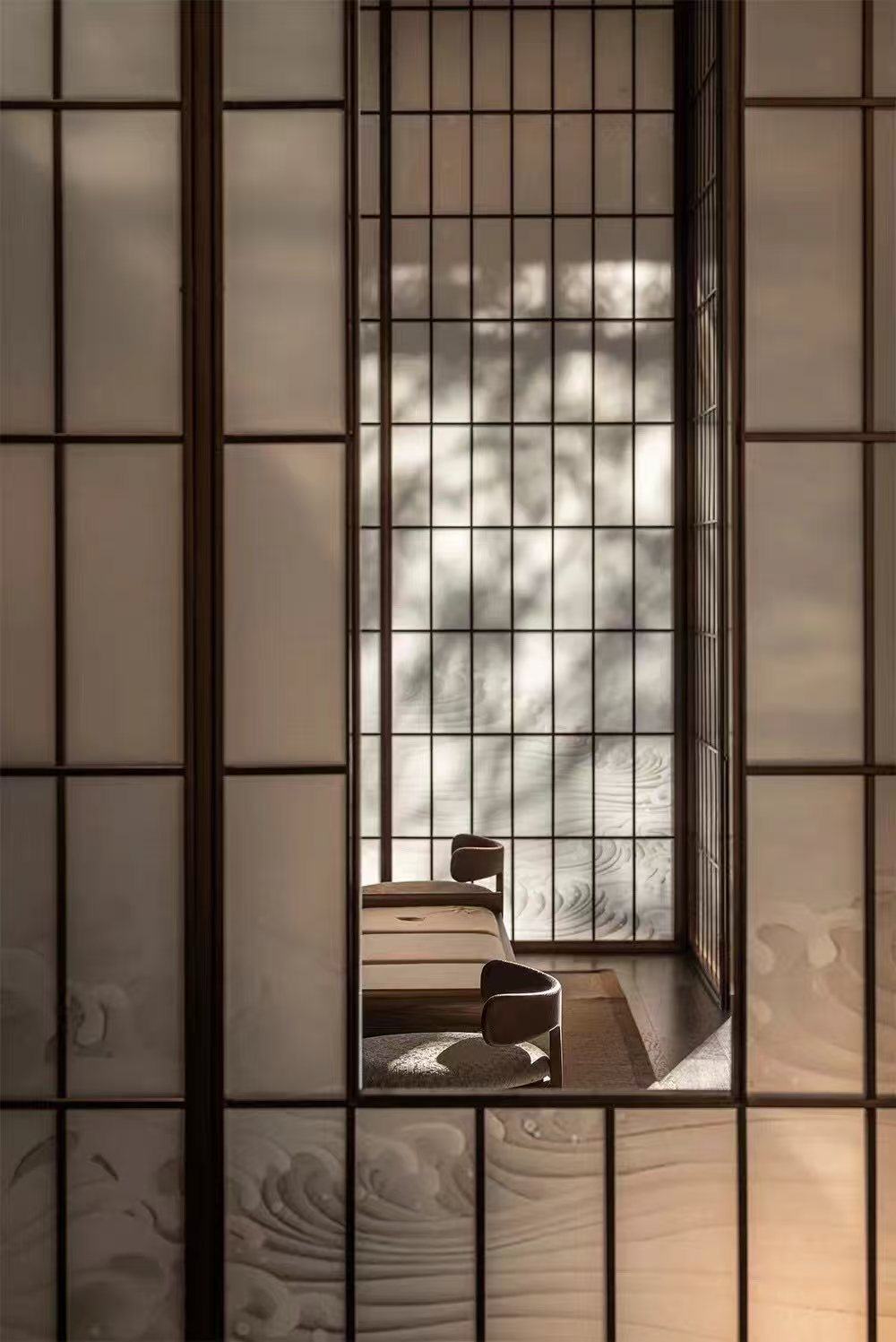 Lattice screen detail — Chunhe Jiuzhang Sales Gallery · Shoji Glass Screen Project by ETERNAL