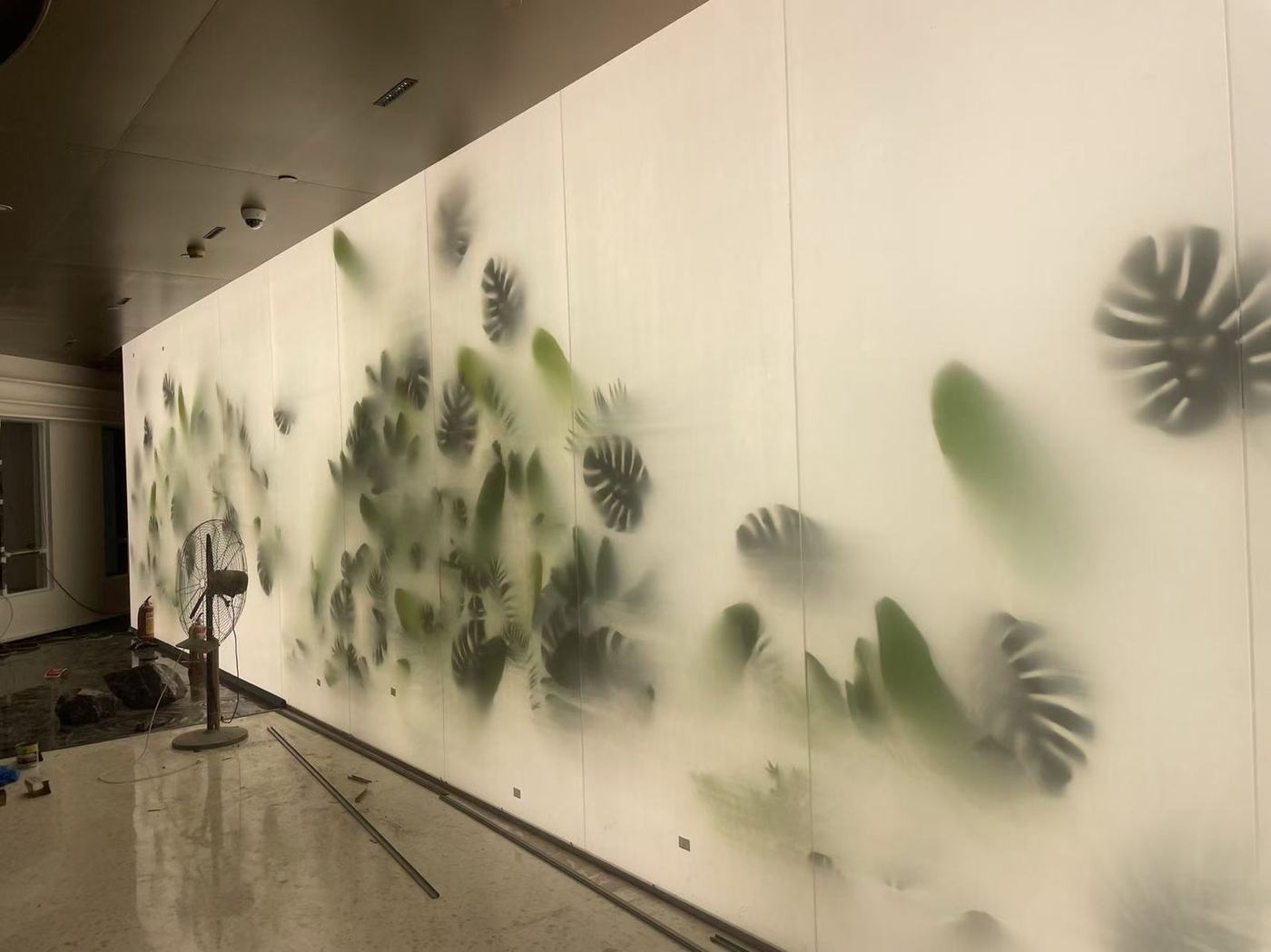 Side view of the botanical glass wall — Hotel Lobby · Plant Pattern Curved Glass Wall Project by ETERNAL